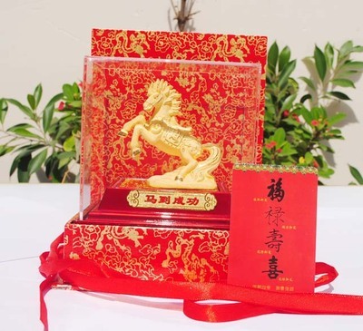 批发采购金属工艺品 新款马年贺岁特惠绒沙金摆件